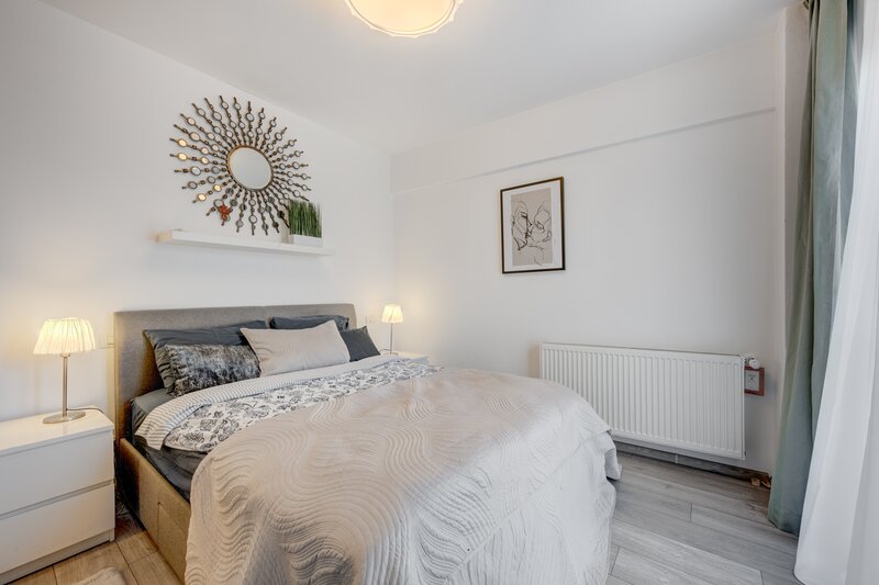 Piata Victoriei, Dr. Iacob Felix, Ultracentral,