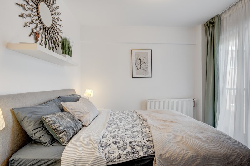 Piata Victoriei, Dr. Iacob Felix, Ultracentral,