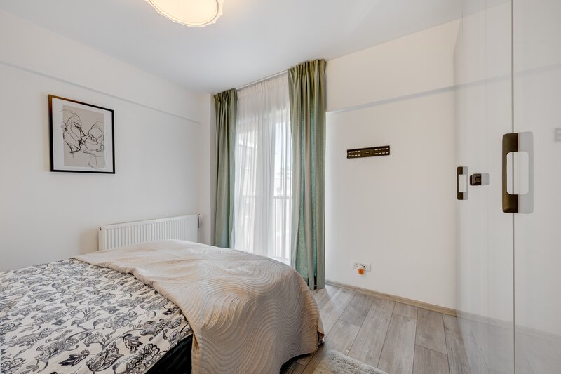 Piata Victoriei, Dr. Iacob Felix, Ultracentral,